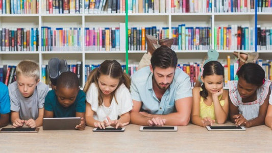Rentrée scolaire : comment protéger les yeux des enfants travaillant sur tablette ?